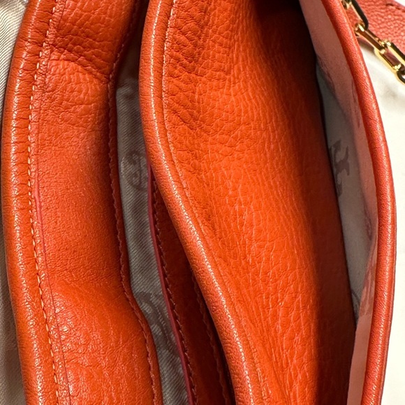 Tory Burch Amanda Vibrant Orange Shoulder Bag + Dust Bag - Picture 4 of 13
